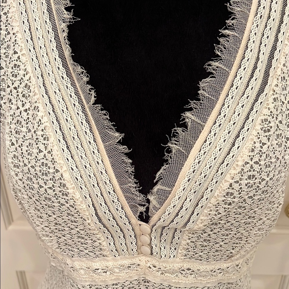 Elegant Lace V-Neck Top - Picture 2 of 6